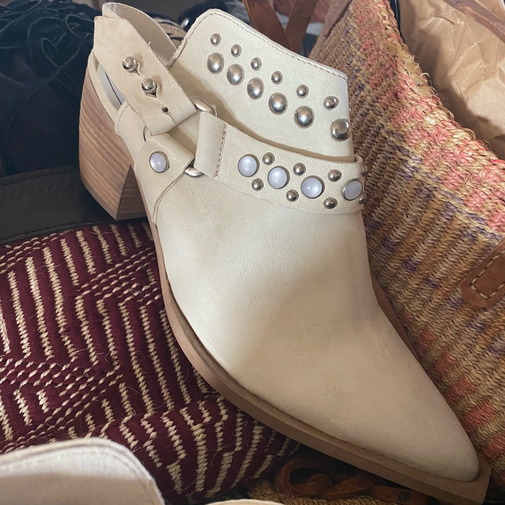 Free People Eggshell Leather Moto Booties sz 10